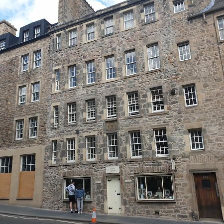 Ferienwohnung Canongate - Spacious And Historic 2 Bed Flat On Royal Mile Edinburgh Exterior foto