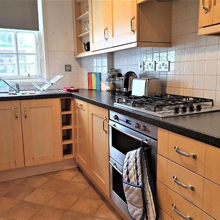 Ferienwohnung Canongate - Spacious And Historic 2 Bed Flat On Royal Mile Edinburgh Exterior foto