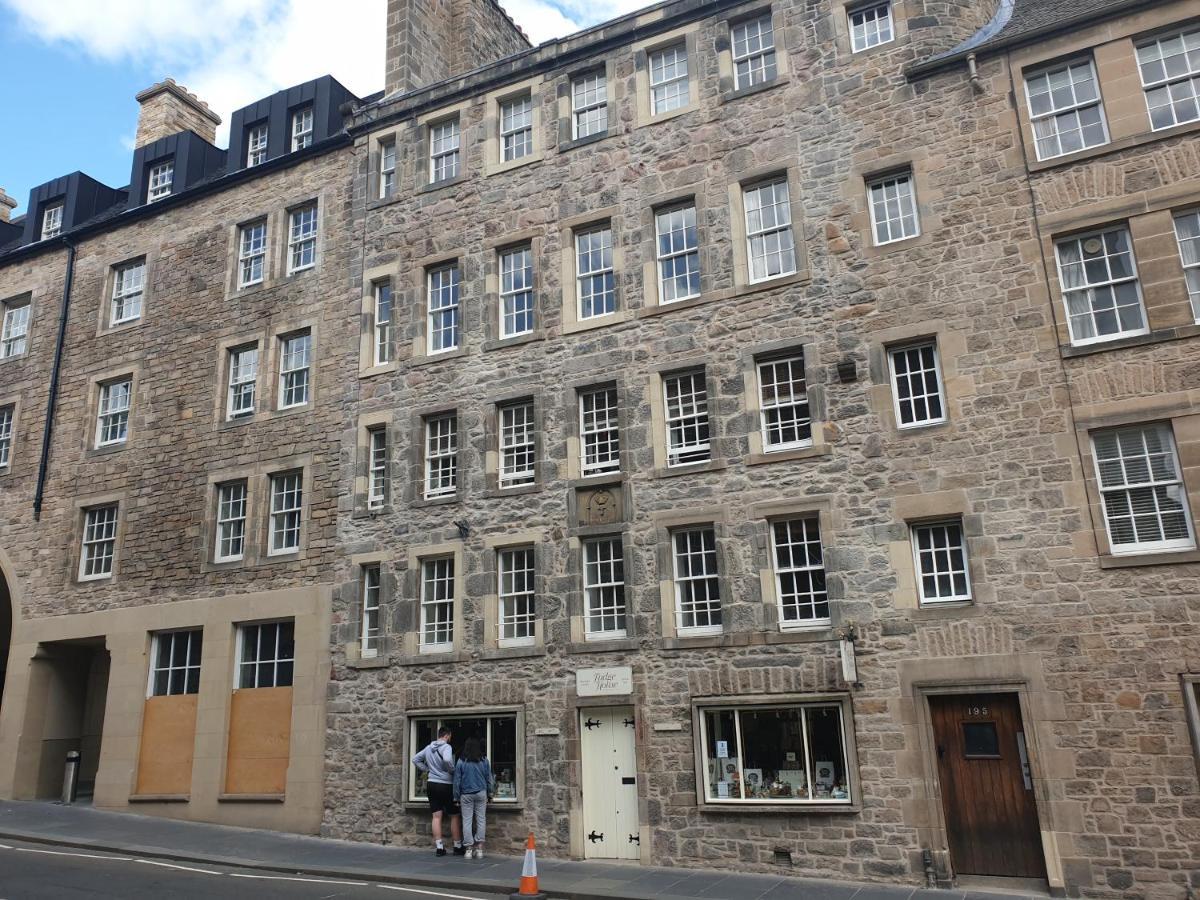 Ferienwohnung Canongate - Spacious And Historic 2 Bed Flat On Royal Mile Edinburgh Exterior foto
