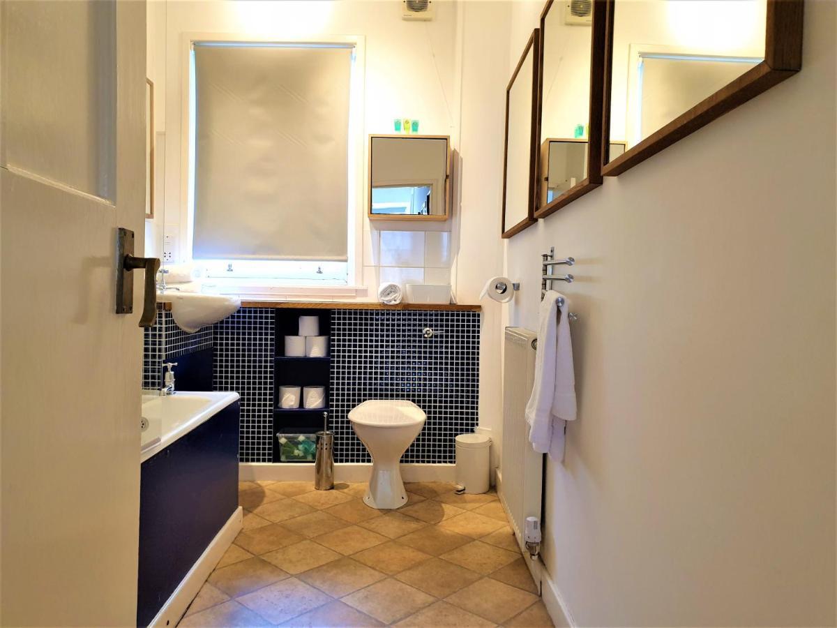 Ferienwohnung Canongate - Spacious And Historic 2 Bed Flat On Royal Mile Edinburgh Exterior foto