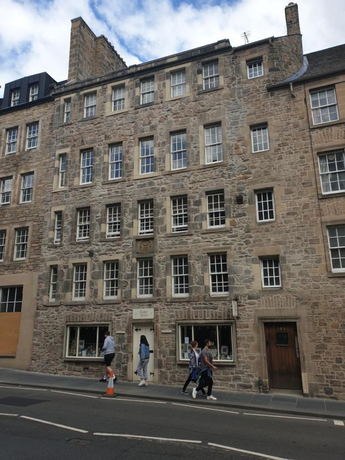 Ferienwohnung Canongate - Spacious And Historic 2 Bed Flat On Royal Mile Edinburgh Exterior foto
